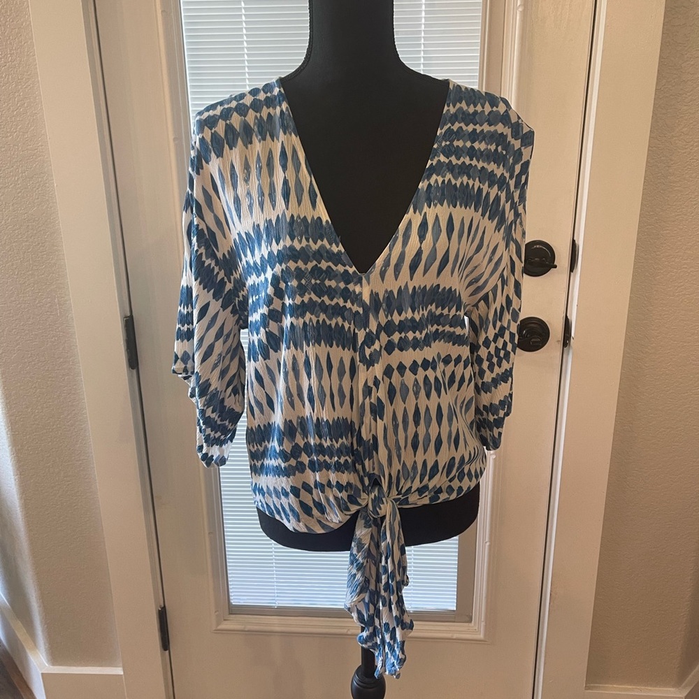 Sz M Blue and White Tie Front